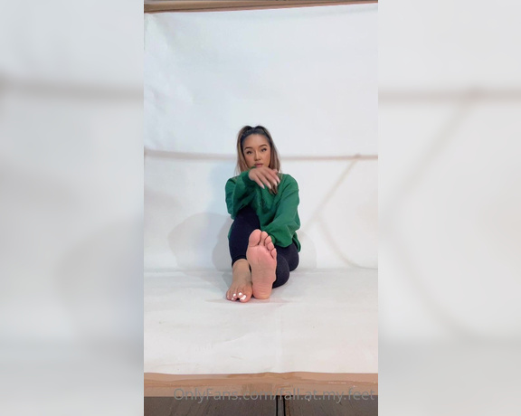 FeetAngel aka fallatmyfeet Foot Fetish - 10-20-2022 OnlyFans Video - How many times can you bust to this video