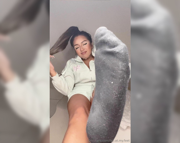 FeetAngel aka fallatmyfeet Foot Fetish - 09-26-2023 OnlyFans Video - Tell me what my sweaty feet taste like