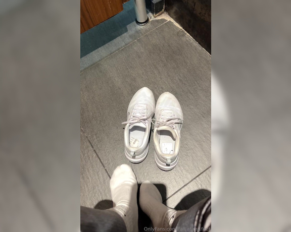 FeetAngel aka fallatmyfeet Foot Fetish - 01-05-2024 OnlyFans Video - Another sweaty gym session  who wants to buy these sweaty socks