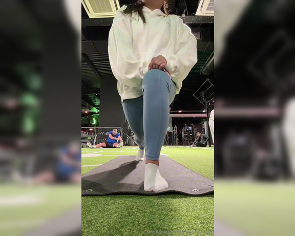 FeetAngel aka fallatmyfeet Foot Fetish - 02-21-2024 OnlyFans Video - What would you do if you saw me at the gym doing my stretches