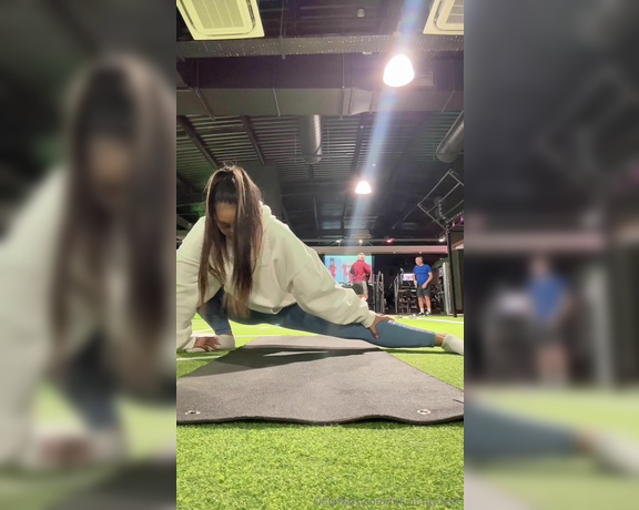 FeetAngel aka fallatmyfeet Foot Fetish - 02-21-2024 OnlyFans Video - What would you do if you saw me at the gym doing my stretches