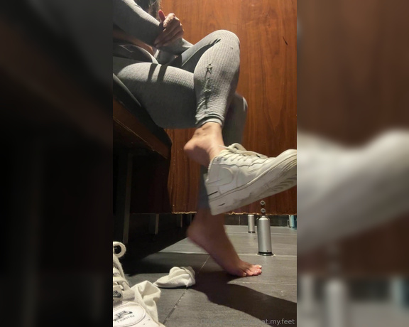 FeetAngel aka fallatmyfeet Foot Fetish - 08-19-2024 OnlyFans Video - I sneaked into the gym changing rooms so I could let you smell my gym soles