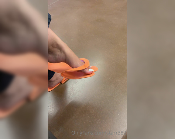 Veronica Soles aka starr382 Foot Fetish - 04-05-2023 OnlyFans Video - Freshly done white pedi teasing the foot boys at wal mart