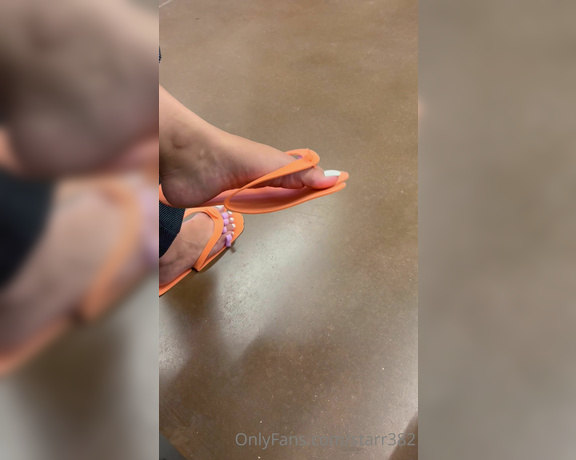 Veronica Soles aka starr382 Foot Fetish - 04-05-2023 OnlyFans Video - Freshly done white pedi teasing the foot boys at wal mart