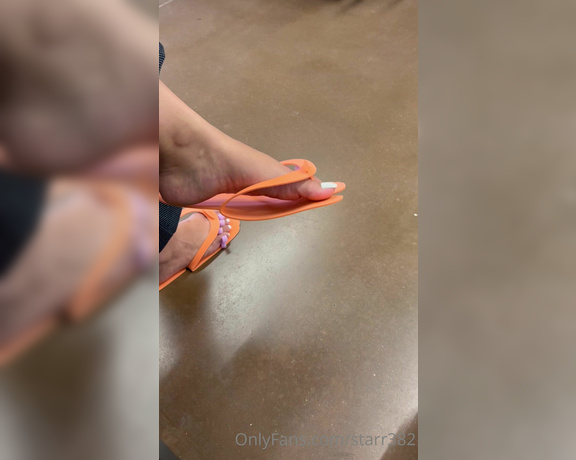 Veronica Soles aka starr382 Foot Fetish - 04-05-2023 OnlyFans Video - Freshly done white pedi teasing the foot boys at wal mart