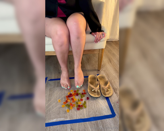 Veronica Soles aka starr382 Foot Fetish - 05-13-2024 OnlyFans Video - Im now selling feet gummy bears DM to make your purchase 45 shipping included