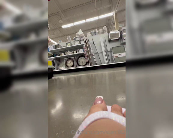 Veronica Soles aka starr382 Foot Fetish - 04-24-2023 OnlyFans Video - Ive shrunken you and now you are riding my feet as I shop around