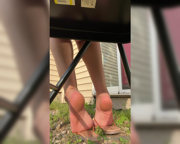 Veronica Soles aka starr382 Foot Fetish - 05-28-2023 OnlyFans Video - Spent some time in the sun today  Hope you guys enjoys