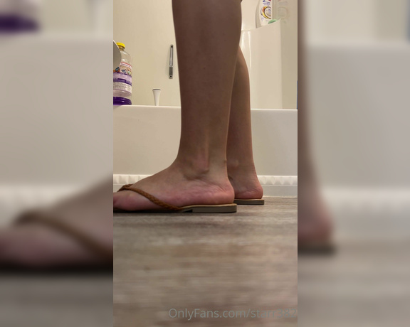 Veronica Soles aka starr382 Foot Fetish - 05-04-2023 OnlyFans Video - Had to clean my restroom today figured youd guys would love a POV