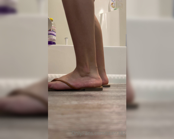 Veronica Soles aka starr382 Foot Fetish - 05-04-2023 OnlyFans Video - Had to clean my restroom today figured youd guys would love a POV