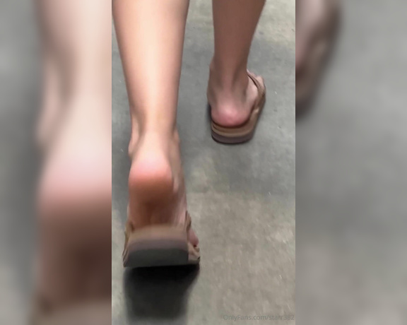 Veronica Soles aka starr382 Foot Fetish - 09-21-2024 OnlyFans Video - 10 minutes of my soles, toes, and flip flops in public