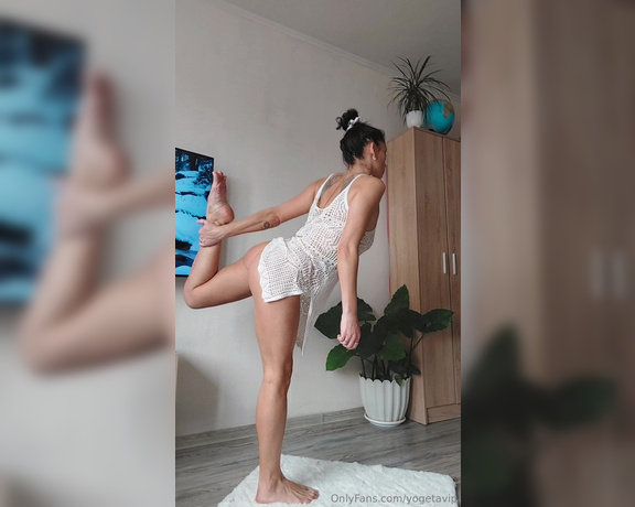 Yogeta aka yogetavip Foot Fetish - 03-11-2024 OnlyFans Video - My morning yoga