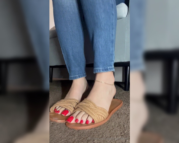 Da Foot Goddess aka dafootgoddess1 Foot Fetish - 03-04-2024 OnlyFans Video - hoping you have a fantastic monday with these toe wiggles and foot tease