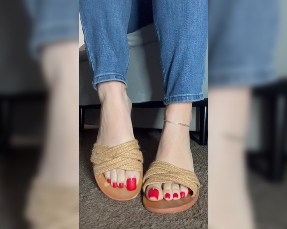 Da Foot Goddess aka dafootgoddess1 Foot Fetish - 03-04-2024 OnlyFans Video - hoping you have a fantastic monday with these toe wiggles and foot tease