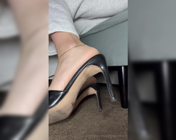 Da Foot Goddess aka dafootgoddess1 Foot Fetish - 03-24-2024 OnlyFans Video - stoke for your goddess