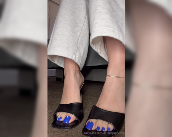 Da Foot Goddess aka dafootgoddess1 Foot Fetish - 03-24-2024 OnlyFans Video - stoke for your goddess