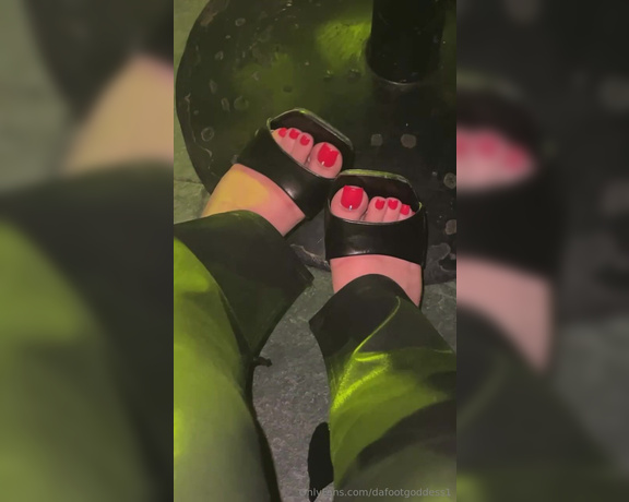 Da Foot Goddess aka dafootgoddess1 Foot Fetish - 02-28-2024 OnlyFans Video - ive been MIA on a family vacation the last couple of days, but im back