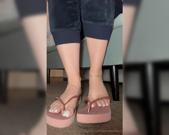 Da Foot Goddess aka dafootgoddess1 Foot Fetish - 04-23-2024 OnlyFans Video - platform flip flops are a MUST for me, love them sooo much arent you enjoying the