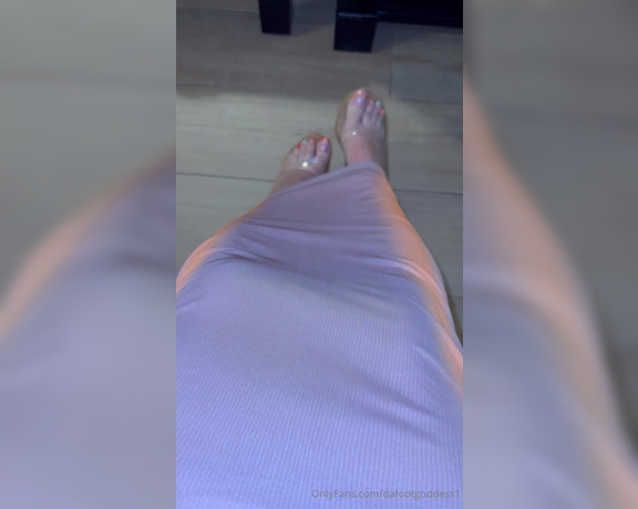 Da Foot Goddess aka dafootgoddess1 Foot Fetish - 04-28-2024 OnlyFans Video - been a little MIA, i celebrated my birthday yesterday on vacation