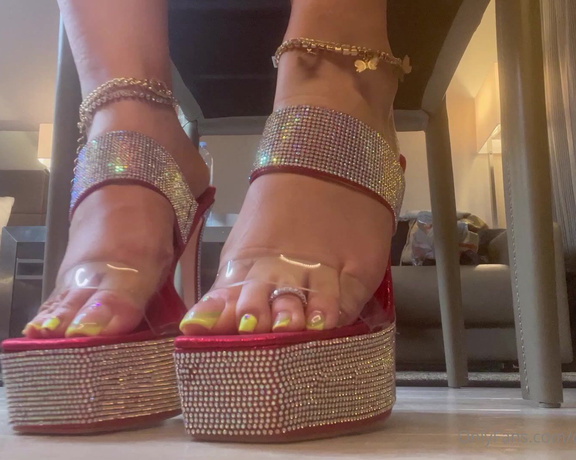 Da Foot Goddess aka dafootgoddess1 Foot Fetish - 03-31-2024 OnlyFans Video - do you like this view from way down there