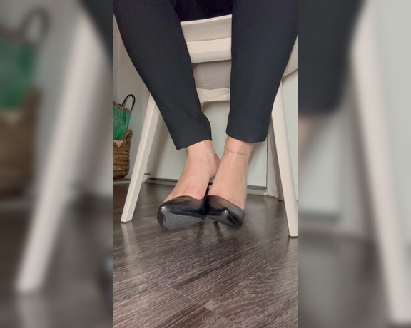 Da Foot Goddess aka dafootgoddess1 Foot Fetish - 05-15-2024 OnlyFans Video - could you kindly lick all that heels residue off my feet please