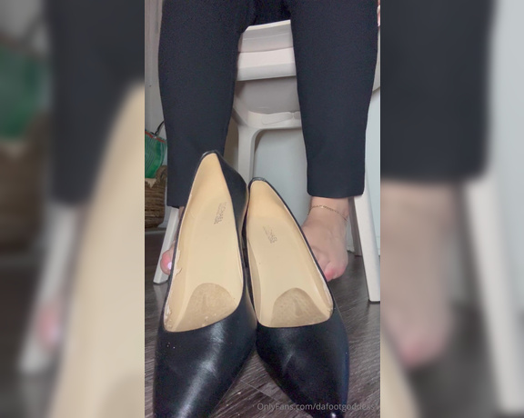 Da Foot Goddess aka dafootgoddess1 Foot Fetish - 05-15-2024 OnlyFans Video - could you kindly lick all that heels residue off my feet please