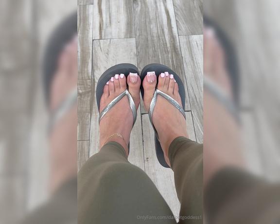 Da Foot Goddess aka dafootgoddess1 Foot Fetish - 05-20-2024 OnlyFans Video - last of this pedicure, truly was a great one  getting my new pedicure shortly, can