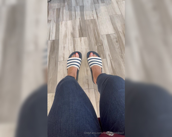 Da Foot Goddess aka dafootgoddess1 Foot Fetish - 05-05-2024 OnlyFans Video - last of this pedi , yall going to love the next pedi