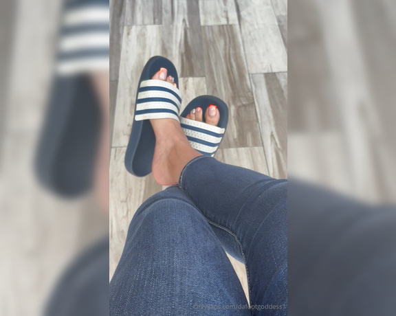 Da Foot Goddess aka dafootgoddess1 Foot Fetish - 05-05-2024 OnlyFans Video - last of this pedi , yall going to love the next pedi