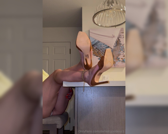 Da Foot Goddess aka dafootgoddess1 Foot Fetish - 07-24-2024 OnlyFans Video - dangling my mules at edge of the table or scrunching up my soles which one makes