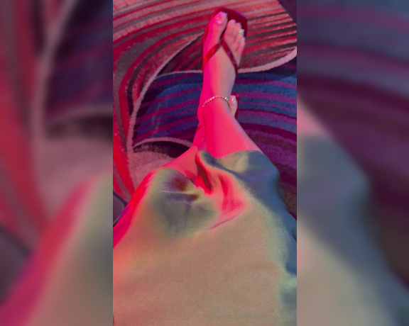 Da Foot Goddess aka dafootgoddess1 Foot Fetish - 08-20-2024 OnlyFans Video - i was purposely teasing the boys at the slot machines  would you have said something