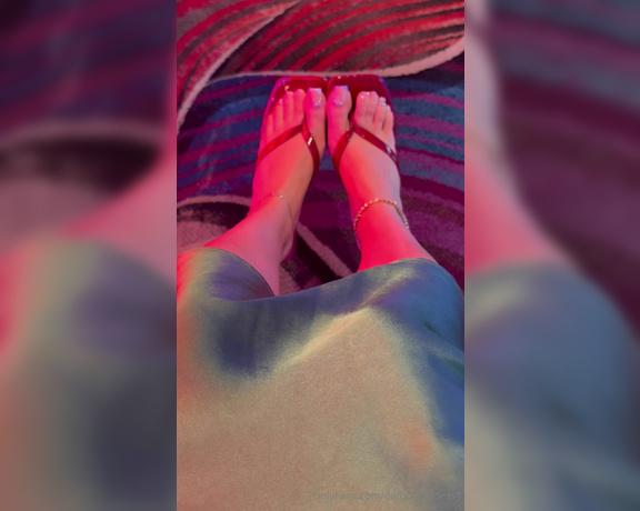 Da Foot Goddess aka dafootgoddess1 Foot Fetish - 08-20-2024 OnlyFans Video - i was purposely teasing the boys at the slot machines  would you have said something