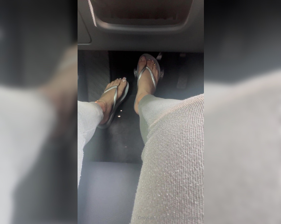 Da Foot Goddess aka dafootgoddess1 Foot Fetish - 09-02-2024 OnlyFans Video - imagine driving you around with this view