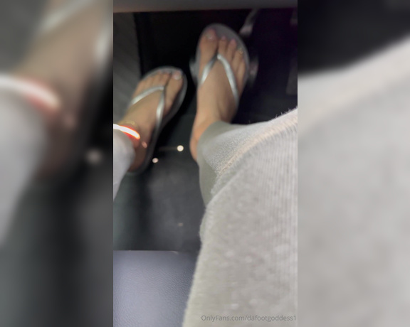 Da Foot Goddess aka dafootgoddess1 Foot Fetish - 09-02-2024 OnlyFans Video - imagine driving you around with this view