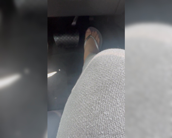 Da Foot Goddess aka dafootgoddess1 Foot Fetish - 09-02-2024 OnlyFans Video - imagine driving you around with this view