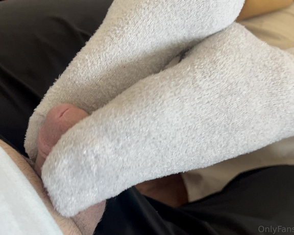 Fae Wilde aka faewilde Foot Fetish - 02-15-2023 OnlyFans Video - Wishing you could sniff my stinky morning soles feeling those warm soft stinky socks rubbing your