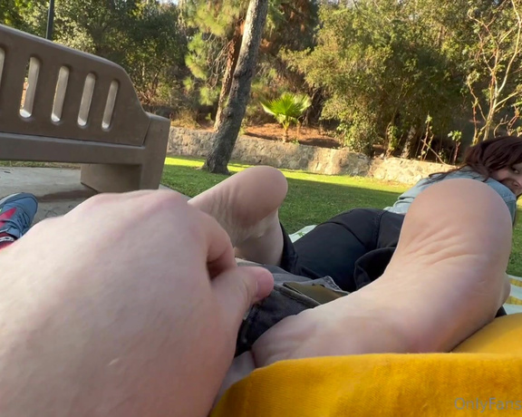 Fae Wilde aka faewilde Foot Fetish - 01-23-2023 OnlyFans Video - Amazing day at the park together Re_upload