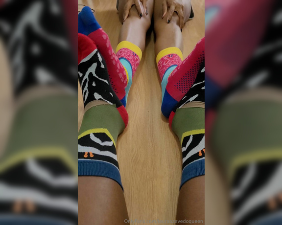 Laura Azevedo aka lauraazevedoqueen Foot Fetish - 11-13-2023 OnlyFans Video - Wearing colorful socks with Cacau