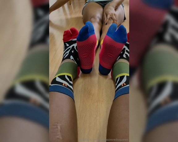 Laura Azevedo aka lauraazevedoqueen Foot Fetish - 11-13-2023 OnlyFans Video - Wearing colorful socks with Cacau