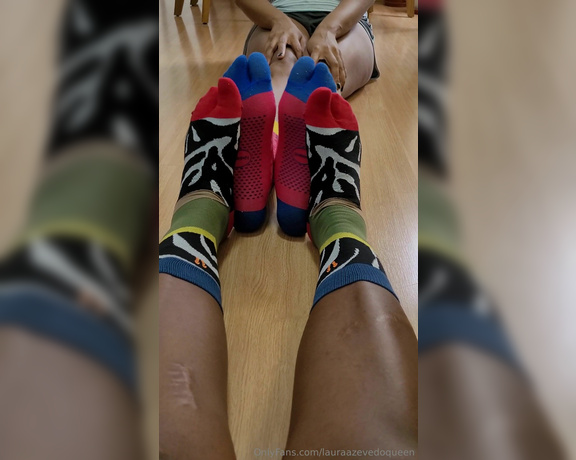 Laura Azevedo aka lauraazevedoqueen Foot Fetish - 11-13-2023 OnlyFans Video - Wearing colorful socks with Cacau