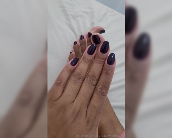 Laura Azevedo aka lauraazevedoqueen Foot Fetish - 04-04-2024 OnlyFans Video - Last few days with this wonderful nail polish