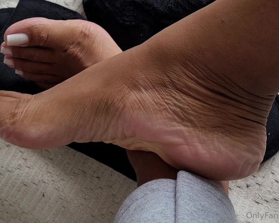 Laura Azevedo aka lauraazevedoqueen Foot Fetish - 05-27-2024 OnlyFans Video - Leaked lauraazevedoqueen 58389