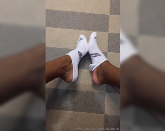 Laura Azevedo aka lauraazevedoqueen Foot Fetish - 04-11-2024 OnlyFans Video - Trying smaller socks on my feet