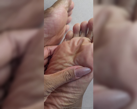 Laura Azevedo aka lauraazevedoqueen Foot Fetish - 06-26-2024 OnlyFans Video - Soft, wrinkle_filled soles