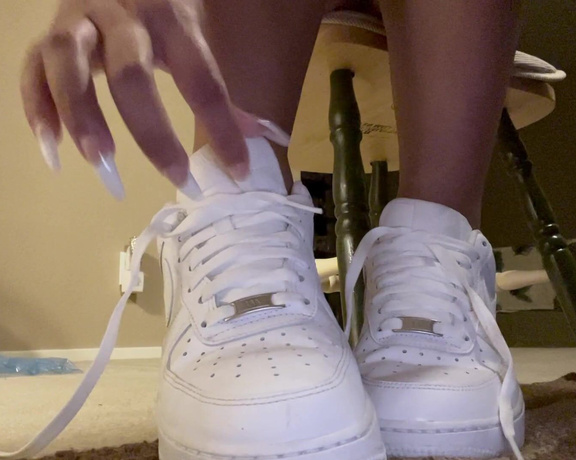 Lovewar aka itsnese Foot Fetish - 11-18-2021 OnlyFans Video - A little shoe play tease in my dirty Air Forces