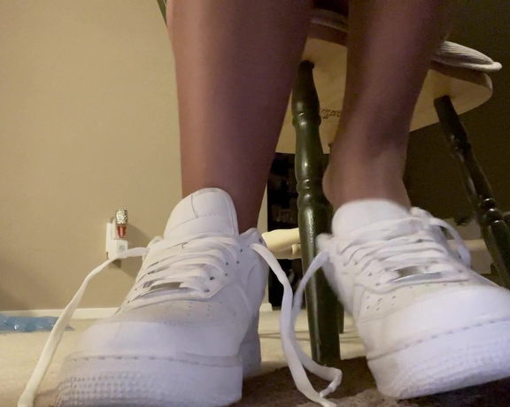 Lovewar aka itsnese Foot Fetish - 11-18-2021 OnlyFans Video - A little shoe play tease in my dirty Air Forces