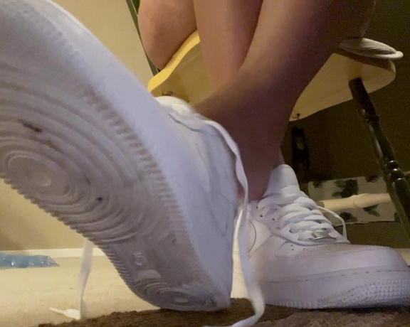 Lovewar aka itsnese Foot Fetish - 11-18-2021 OnlyFans Video - A little shoe play tease in my dirty Air Forces