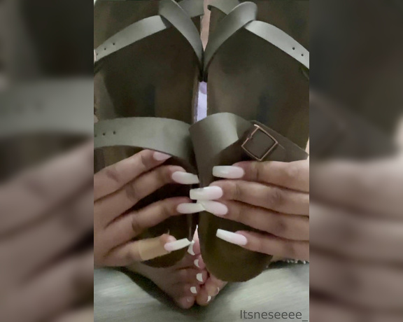 Lovewar aka itsnese Foot Fetish - 04-21-2023 OnlyFans Video - Bust on my toes and Birkenstocks