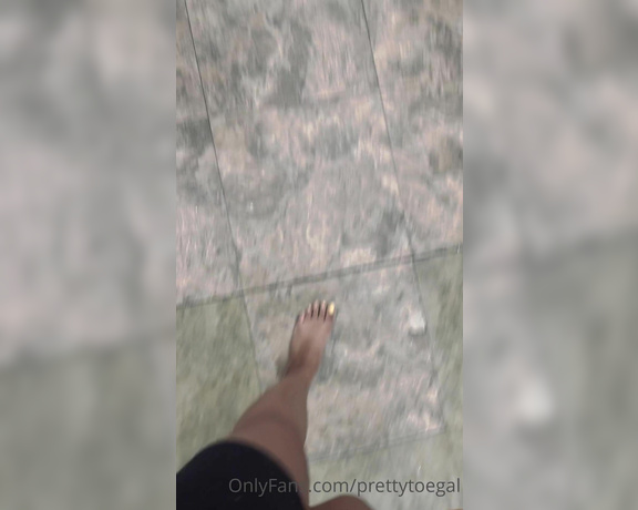 Lovewar aka itsnese Foot Fetish - 10-26-2021 OnlyFans Video - Walking into and through the store barefoot