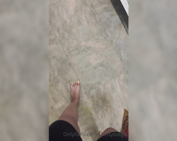 Lovewar aka itsnese Foot Fetish - 10-26-2021 OnlyFans Video - Walking into and through the store barefoot